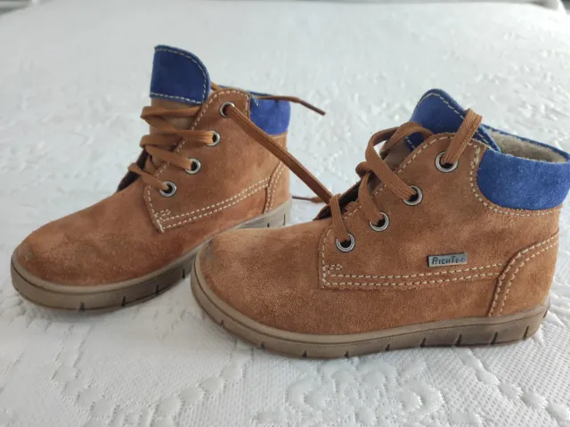 Botas niño talla 25