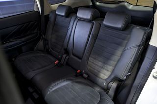 Mitsubishi Outlander   2.4 PHEV Kaiteki Auto 4WD