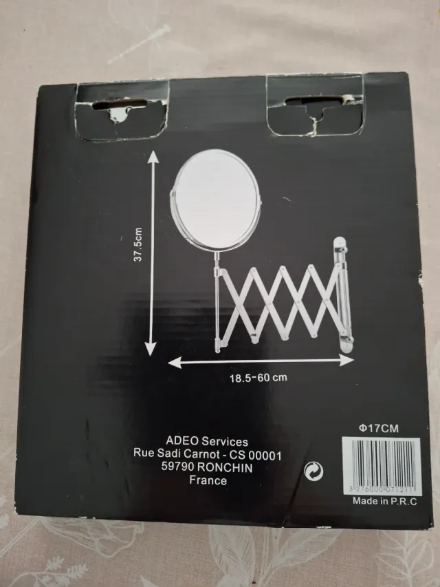 Espejo de maquillaje plateado para baño