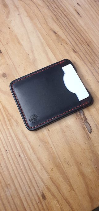 Tarjetero de cuero artesanal personalizable