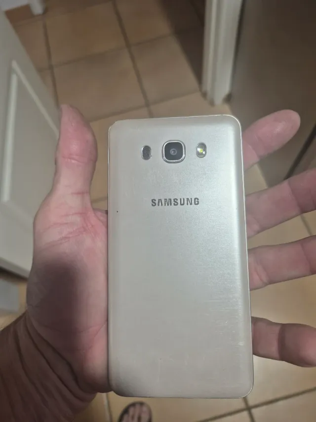 Samsung Galaxy J7 version 6
