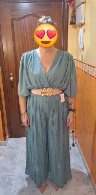 Mono de fiesta verde agua con cinturón