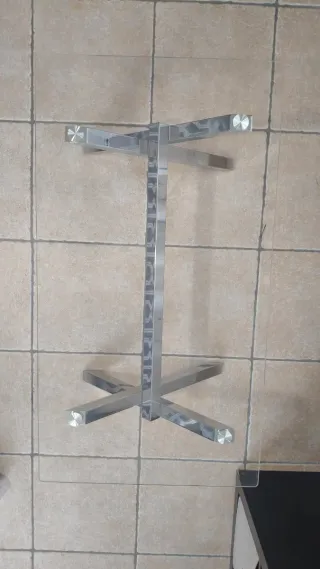 Tavolo da centro in vetro con piedini