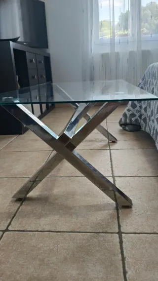 Tavolo da centro in vetro con piedini