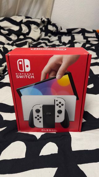 Nintendo Switch OLED sellada + Funda