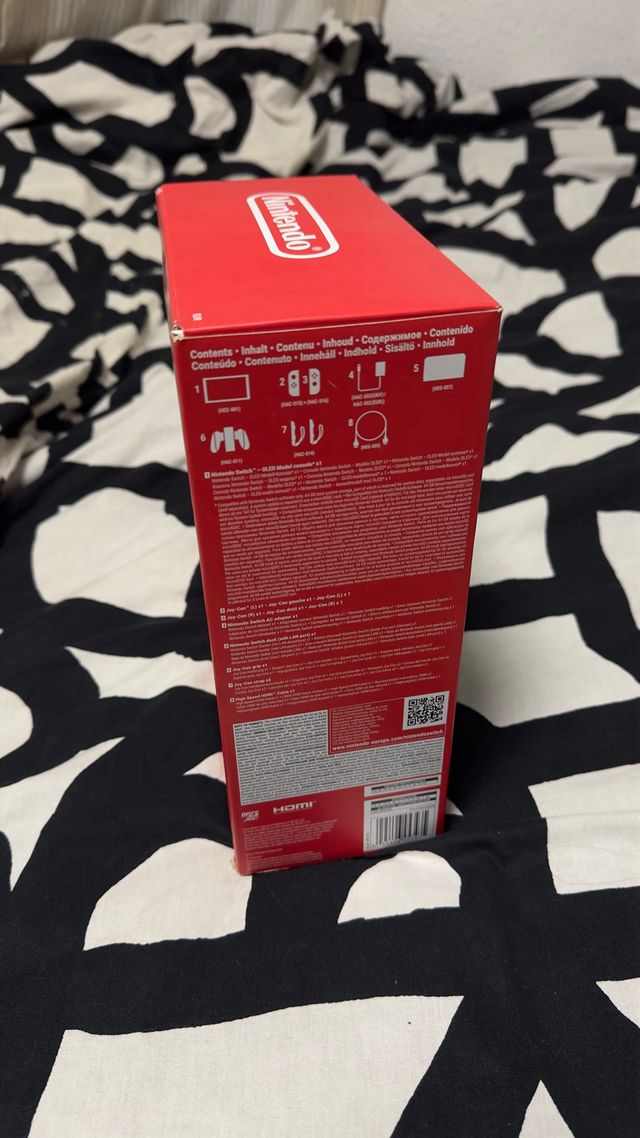 Nintendo Switch OLED sellada + Funda + Protector