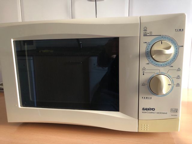 Microondas Sanyo 800W Compacto