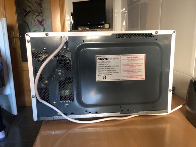 Microondas Sanyo 800W Compacto