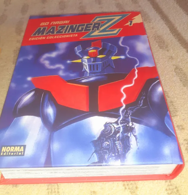 LIBRO Y CHAPAS MAZINGER Z COLECCIONISTA