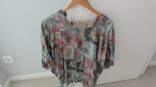 Blusa fluida estampada
