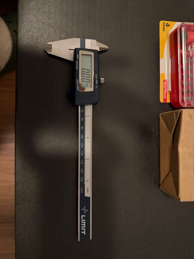 Calibrador digital LIMIT 150mm pie de rey