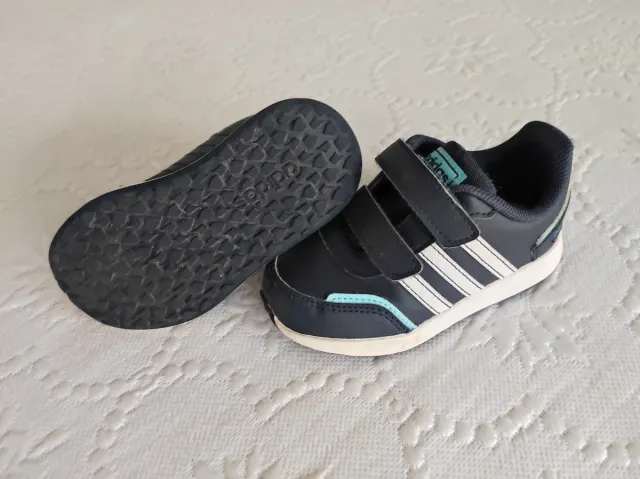 Deportivas Adidas niño talla 24