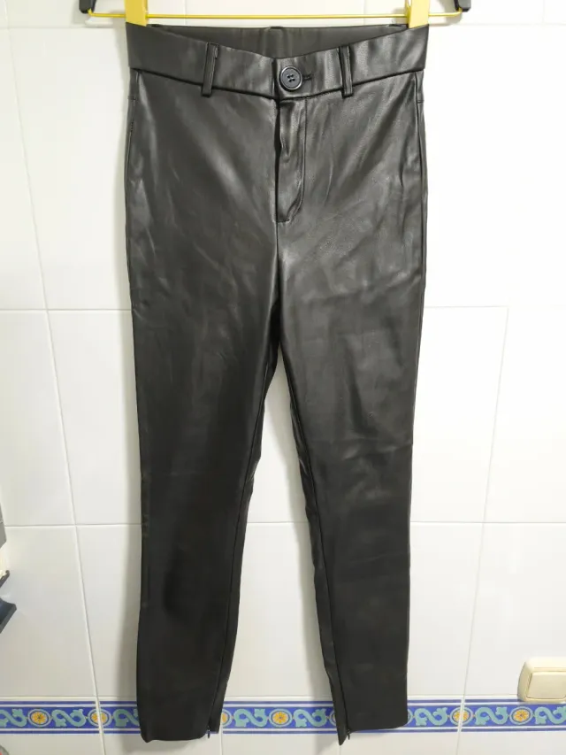 Leggings efecto piel negros