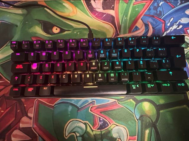 Teclado Kluster Cable y Bluetooth Negro