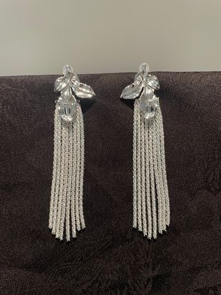 pendientes largos de flecos metálicos