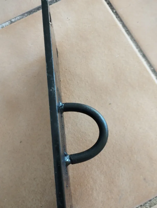 Placa para colgar saco de boxeo 25x10 cm.