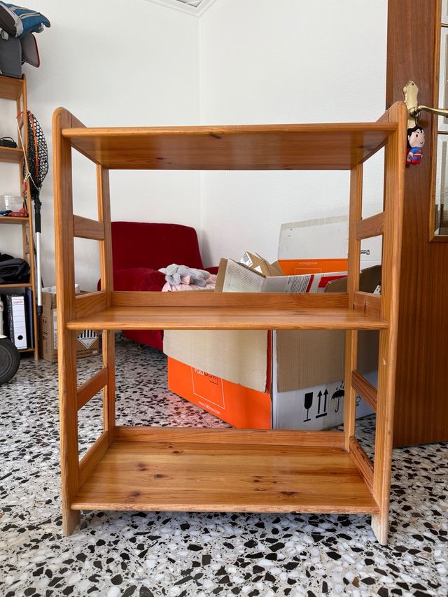 Estantería de madera