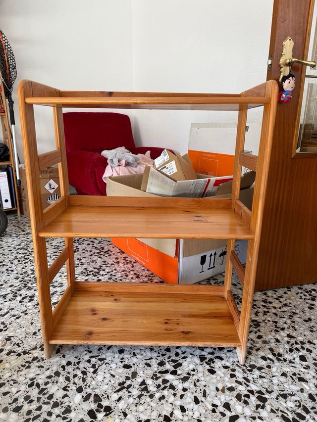 Estantería de madera