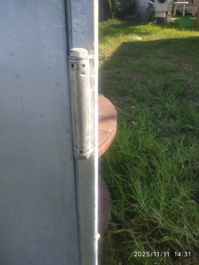 Puerta trastero metálica