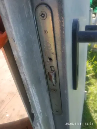 Puerta trastero metálica