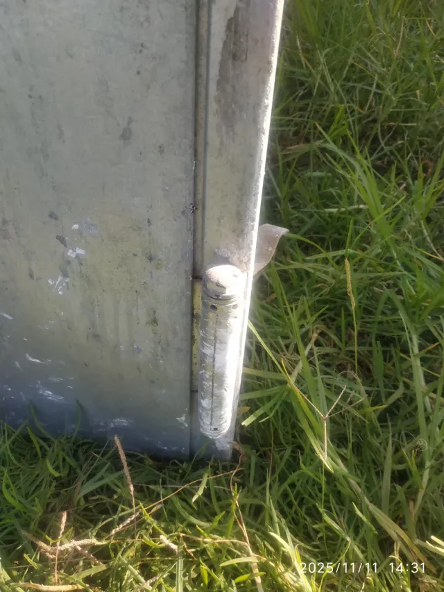 Puerta trastero metálica