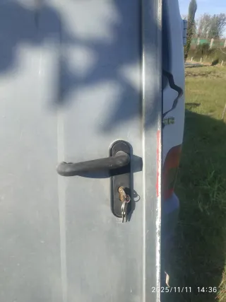 Puerta trastero metálica