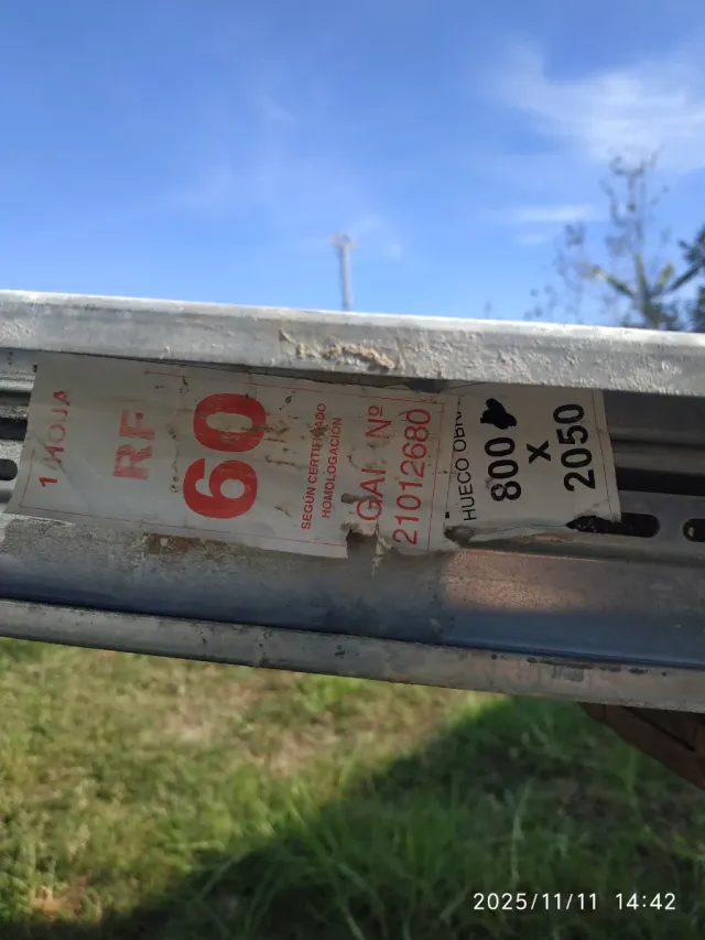 Puerta trastero metálica