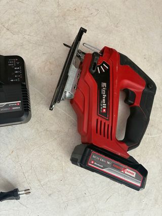 Sierra Caladora Einhell + Batería y Cargador