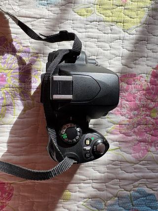 Cámara Réflex Nikon D40 + Cargador MH23