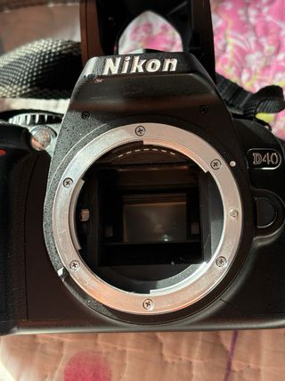 Cámara Réflex Nikon D40 + Cargador MH23