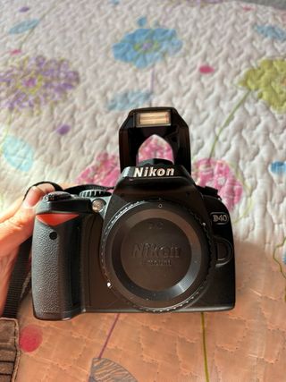 Cámara Réflex Nikon D40 + Cargador MH23