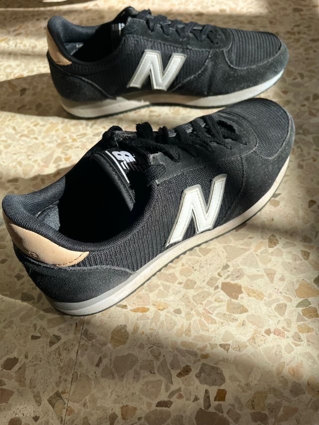 Zapatillas New Balance Negras y Beige