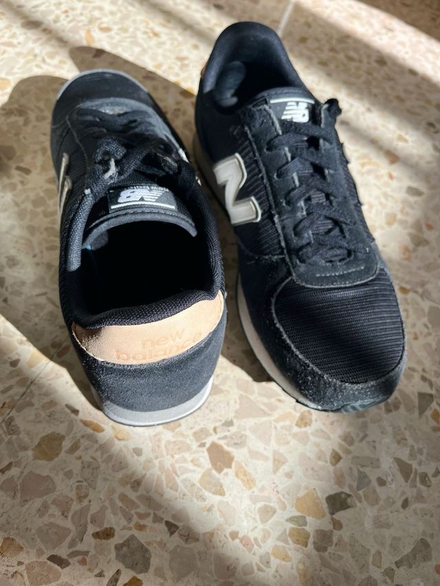 Zapatillas New Balance Negras y Beige