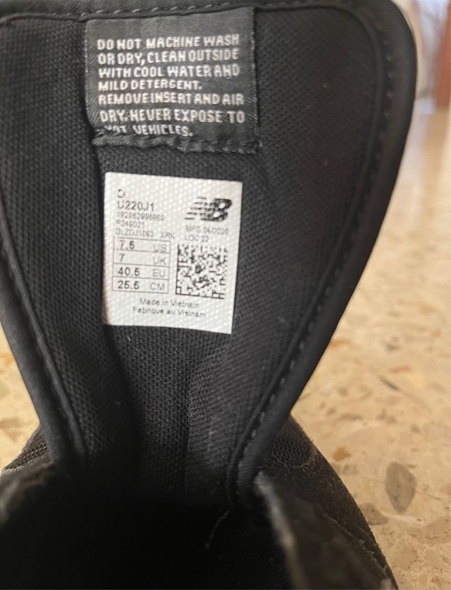 Zapatillas New Balance Negras y Beige