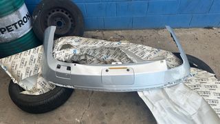 Parachoques delantero plateado