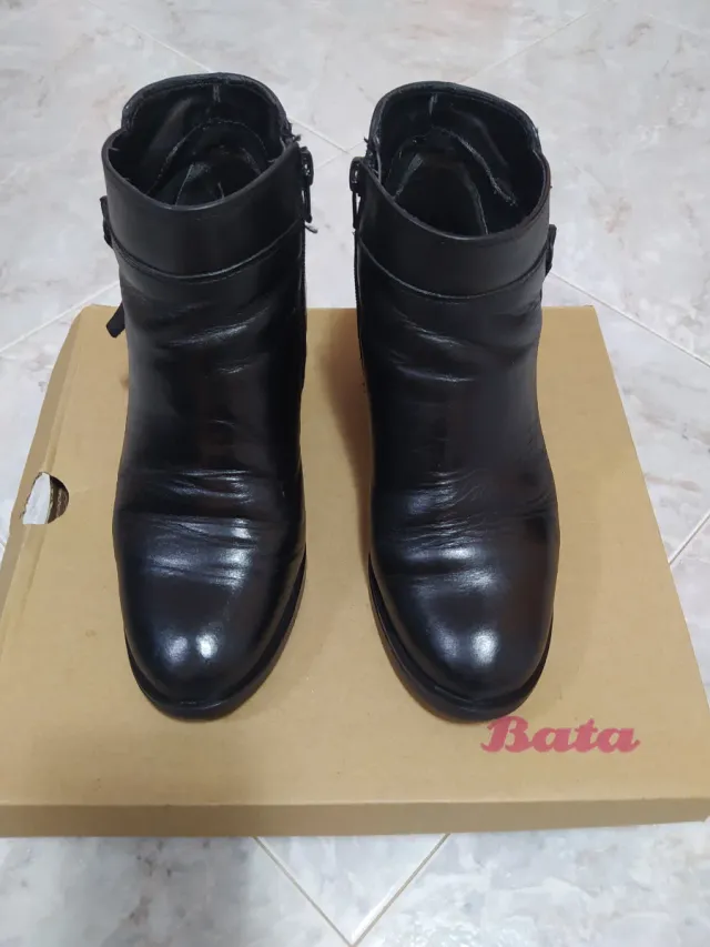 Stivaletti donna Bata neri