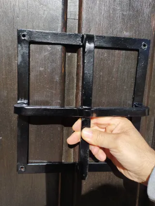 Reja maciza decorativa para puertas 25x27'5cm.