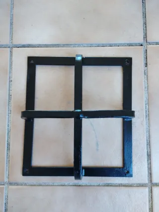 Reja maciza decorativa para puertas 25x27'5cm.