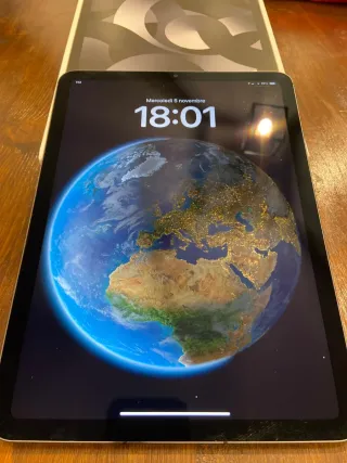 Apple iPad Air (5th Generation) Space Grey 64GB Wi