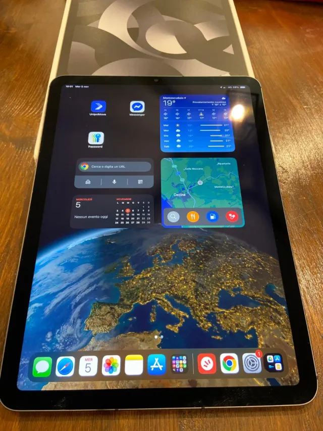 Apple iPad Air (5th Generation) Space Grey 64GB Wi