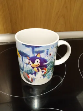 Taza Sonic Colours/ viene con un regalo.