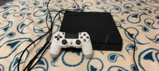 PS4 1TB con controller wireless e cavo HDMI