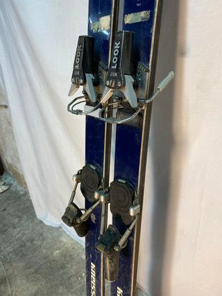 Esquís KNEISSL TXK con fijaciones LOOK