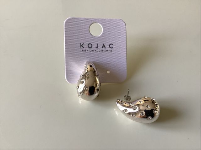 Pendientes gota plateados con pedrería Kojac