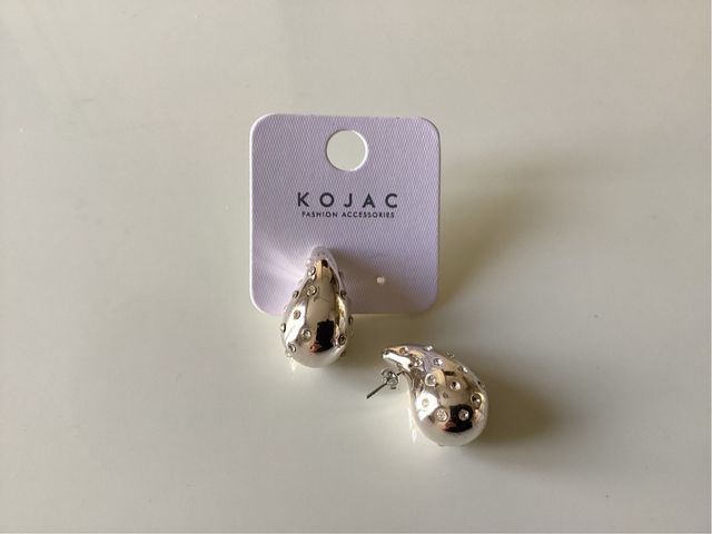 Pendientes gota plateados con pedrería Kojac