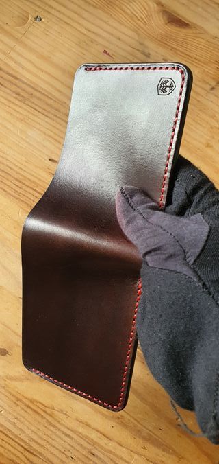 Cartera de cuero artesanal personalizable