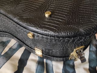 Funda rígida Guitarra Acústica LaG premium.