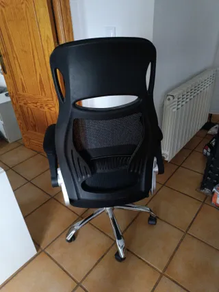 Silla de oficina ergonómica negra