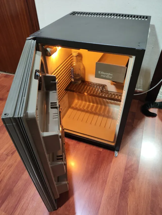 Nevera Electrolux minibar