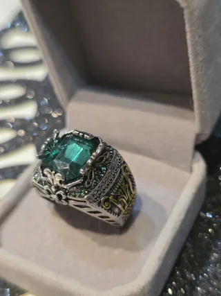 Anillo ornamental hombre piedra verde